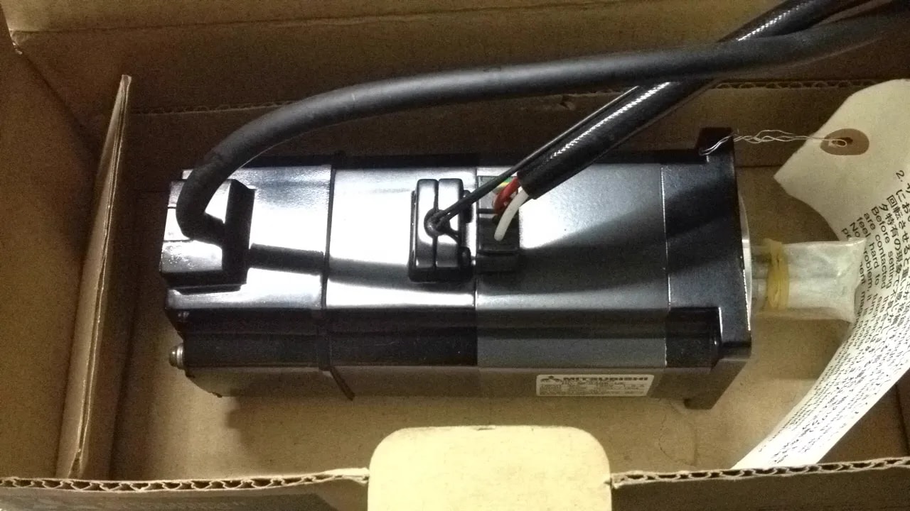 New Mitsubishi MR-J4-100B Servo Amplifie